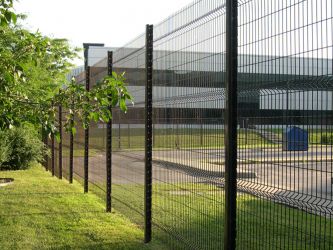 Welded wire mesh fence