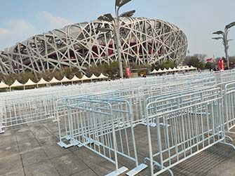 Crowd control barrier