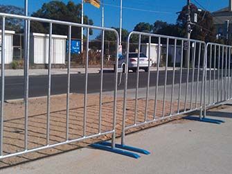 Crowd control barrier